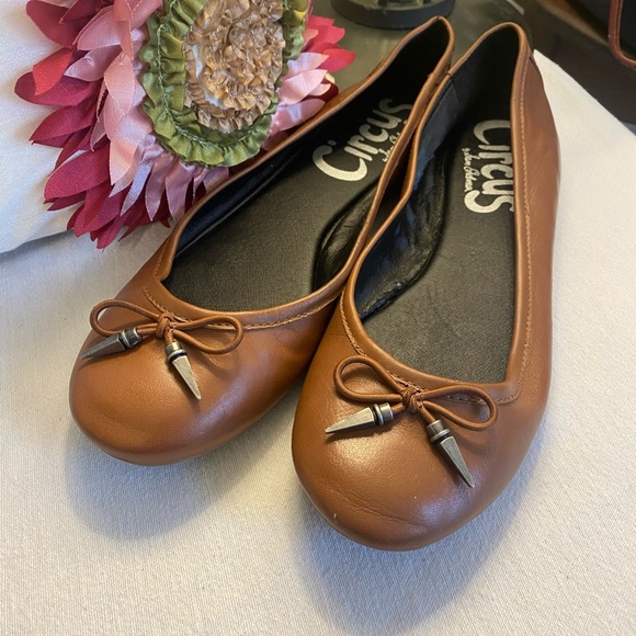 Circus by Sam Edelman Brown Flats with Bow Detail - Picture 10 of 10